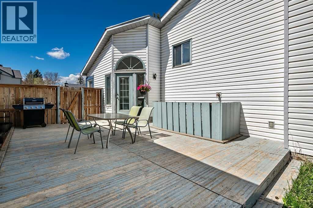52 Hunters Crescent — photo 32