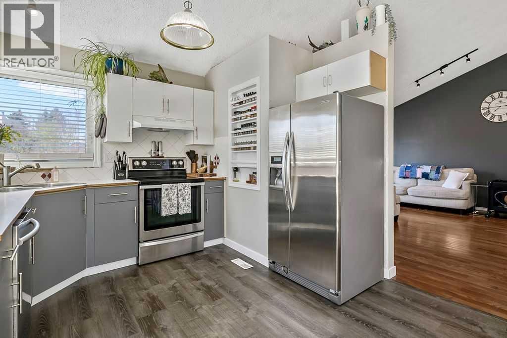 52 Hunters Crescent — photo 9