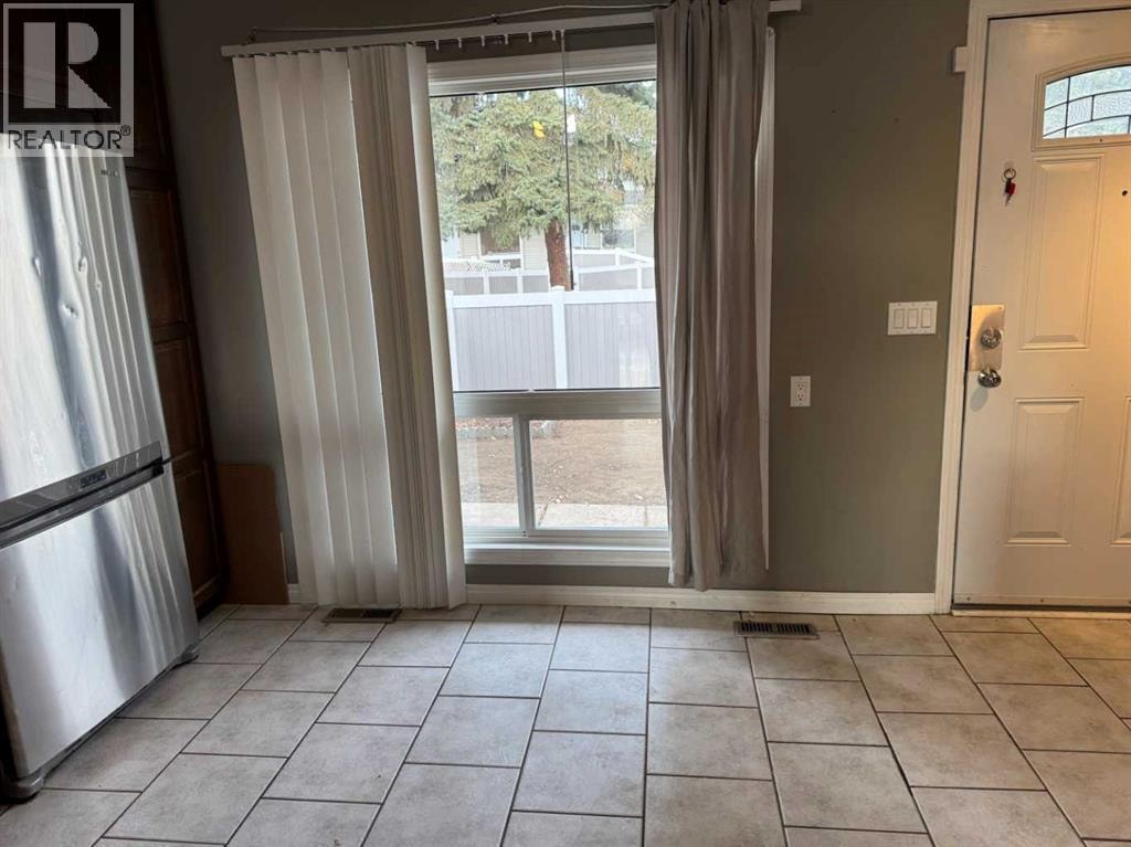 8, 220 Erin Mount Crescent SE — photo 5