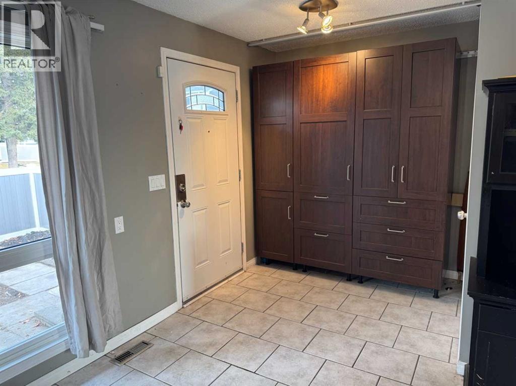 8, 220 Erin Mount Crescent SE — photo 6