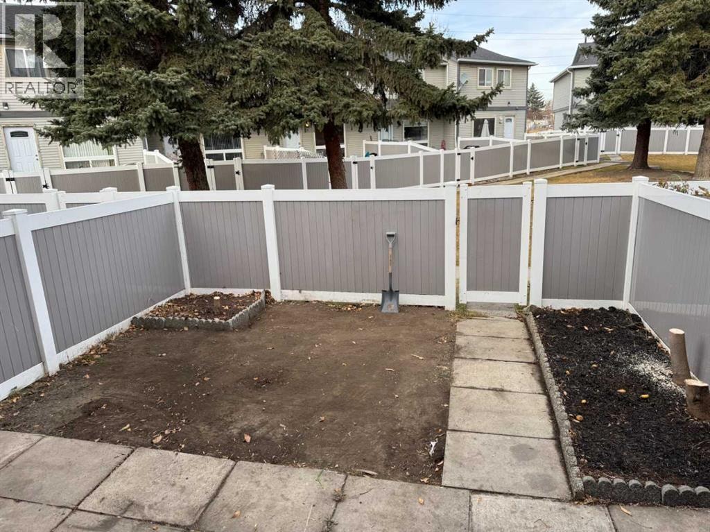 8, 220 Erin Mount Crescent SE — photo 7