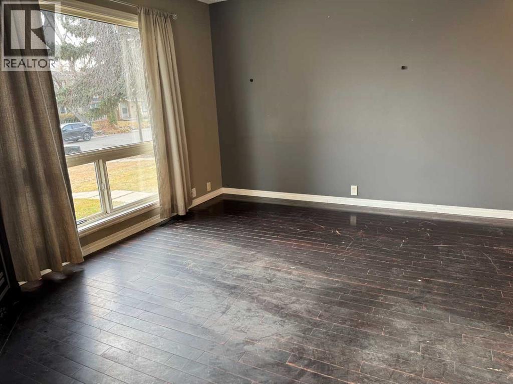 8, 220 Erin Mount Crescent SE — photo 3