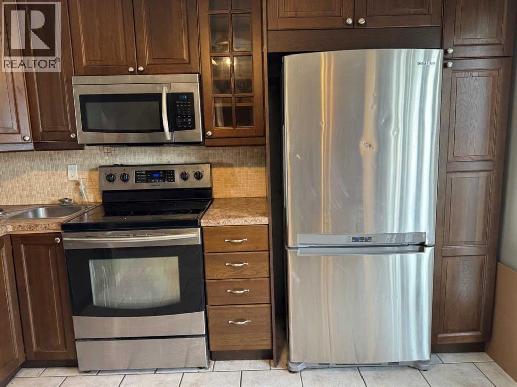 8, 220 Erin Mount Crescent SE — photo 4