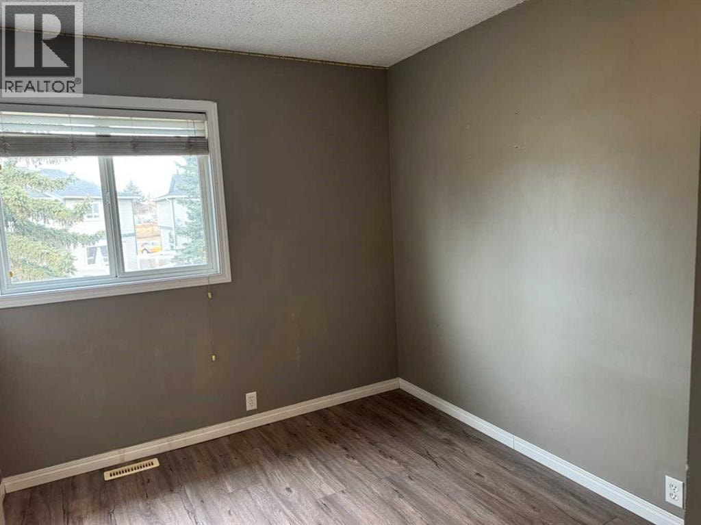 8, 220 Erin Mount Crescent SE — photo 13