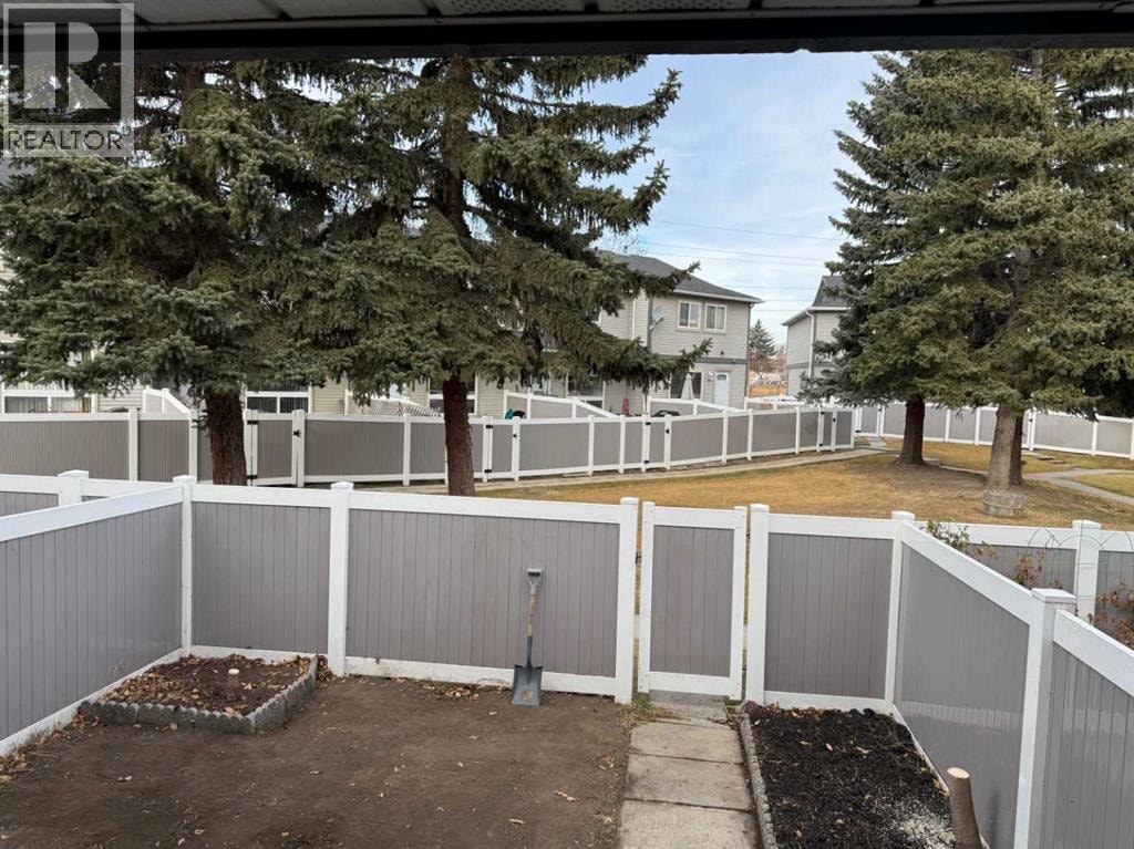 8, 220 Erin Mount Crescent SE — photo 8