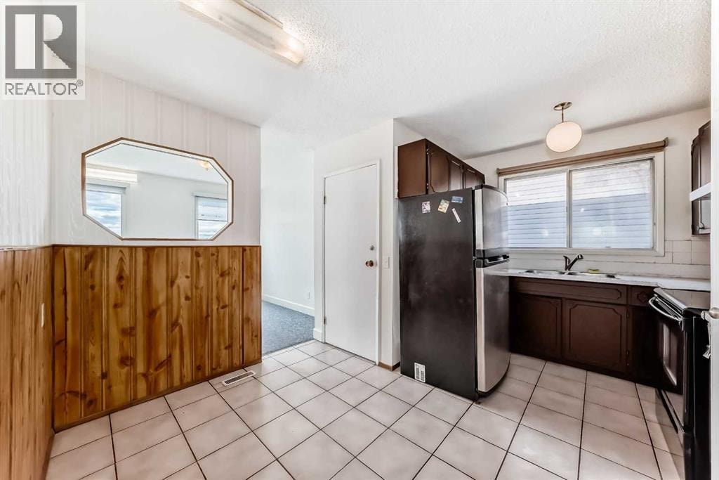 703 58 Street SE — photo 4