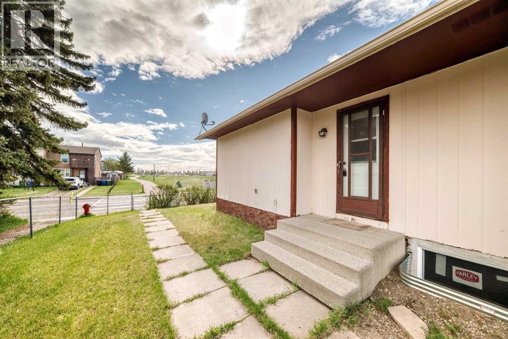 703 58 Street SE — photo 3