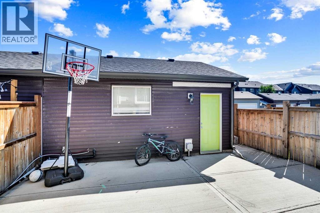 215 Savanna Parade NE — photo 21