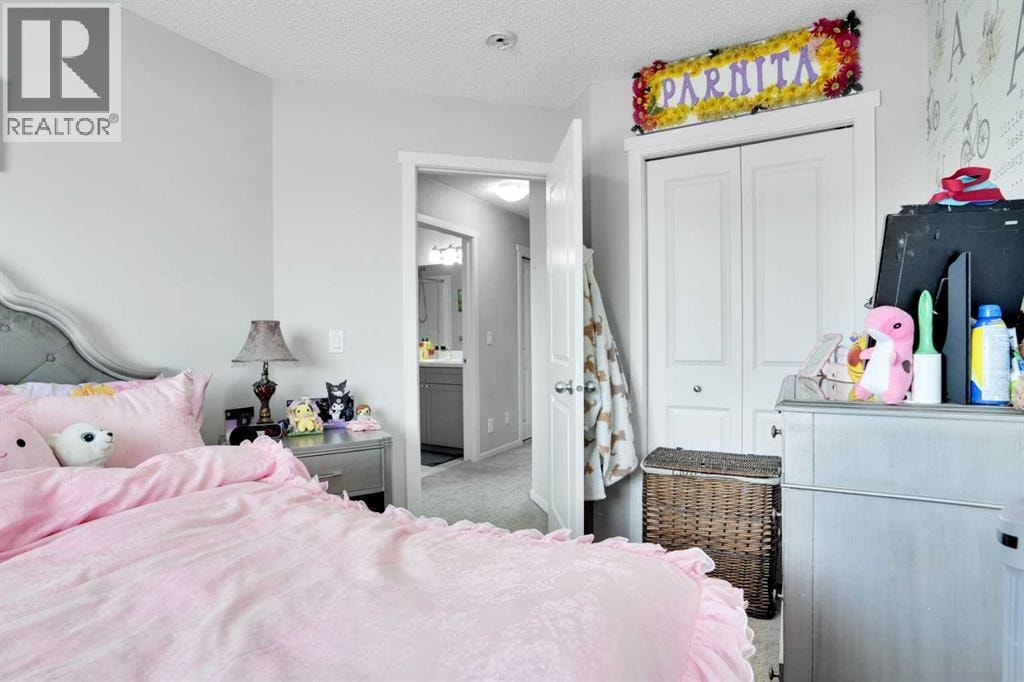 215 Savanna Parade NE — photo 23