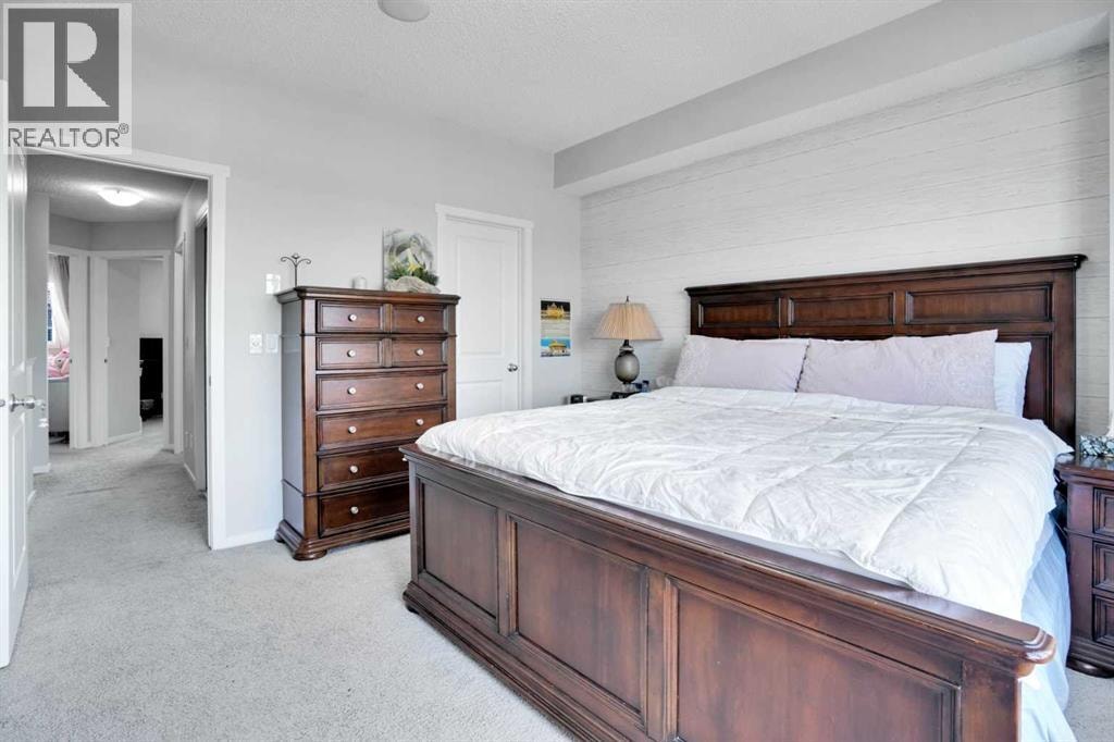 215 Savanna Parade NE — photo 27