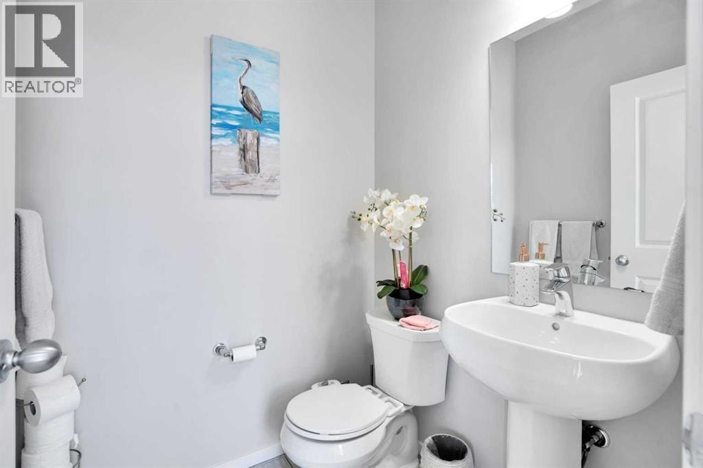215 Savanna Parade NE — photo 13