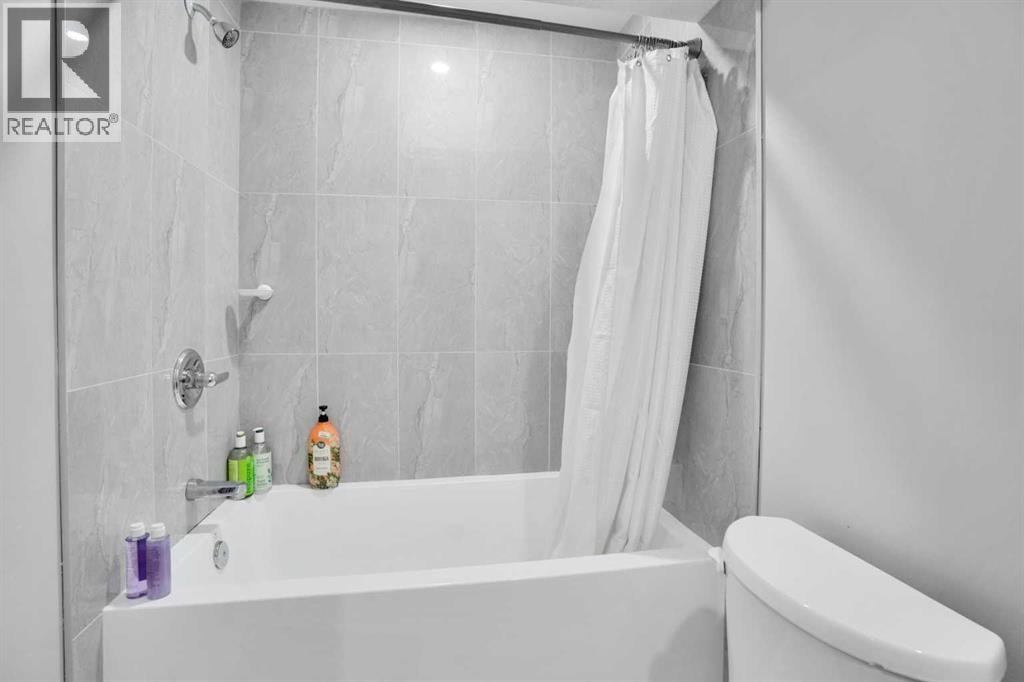 215 Savanna Parade NE — photo 8