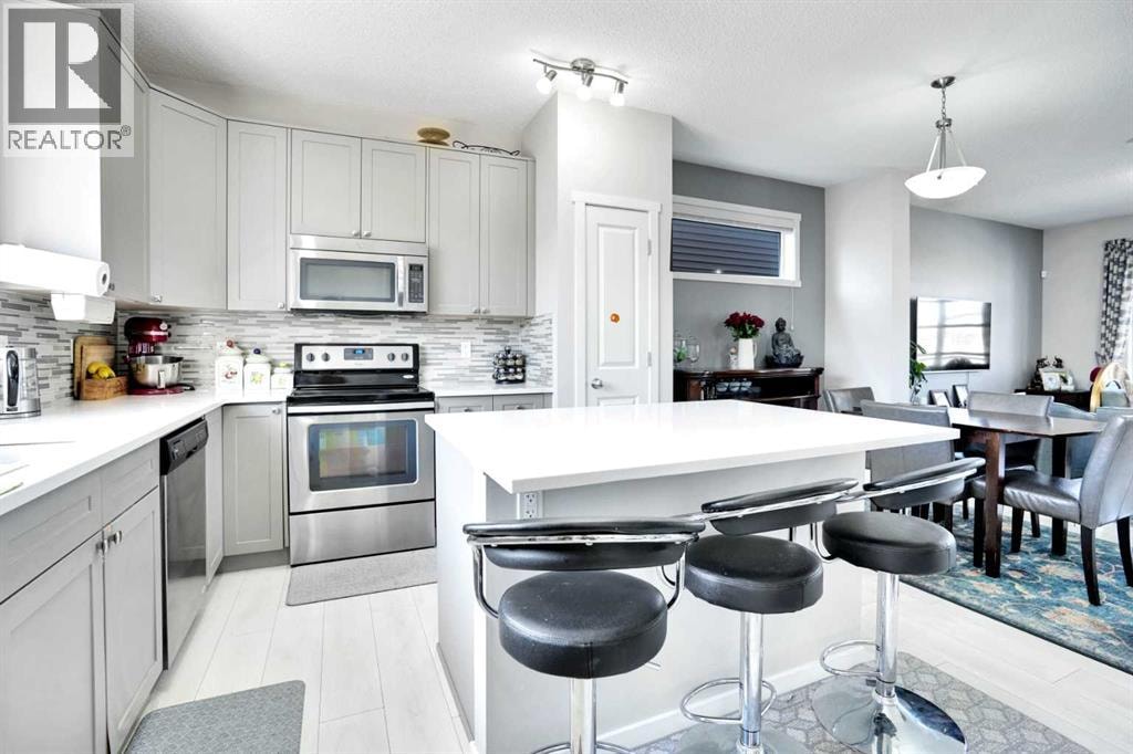 215 Savanna Parade NE — photo 14