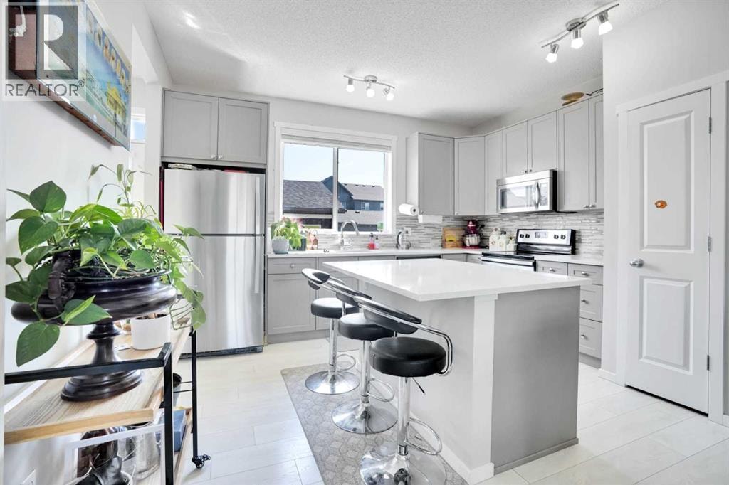 215 Savanna Parade NE — photo 12