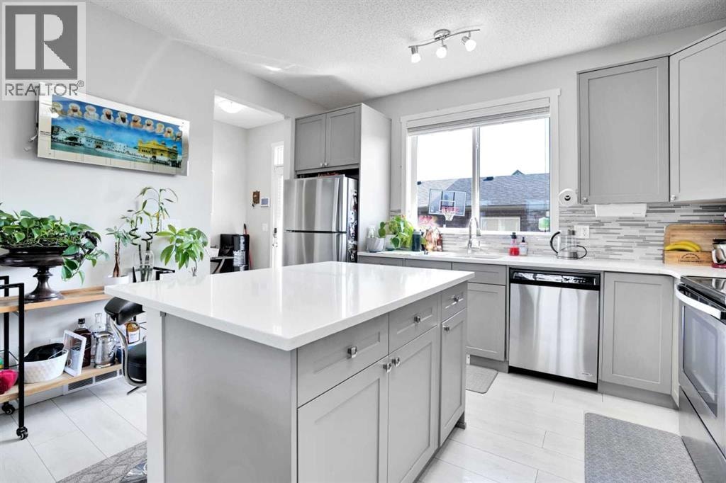215 Savanna Parade NE — photo 19
