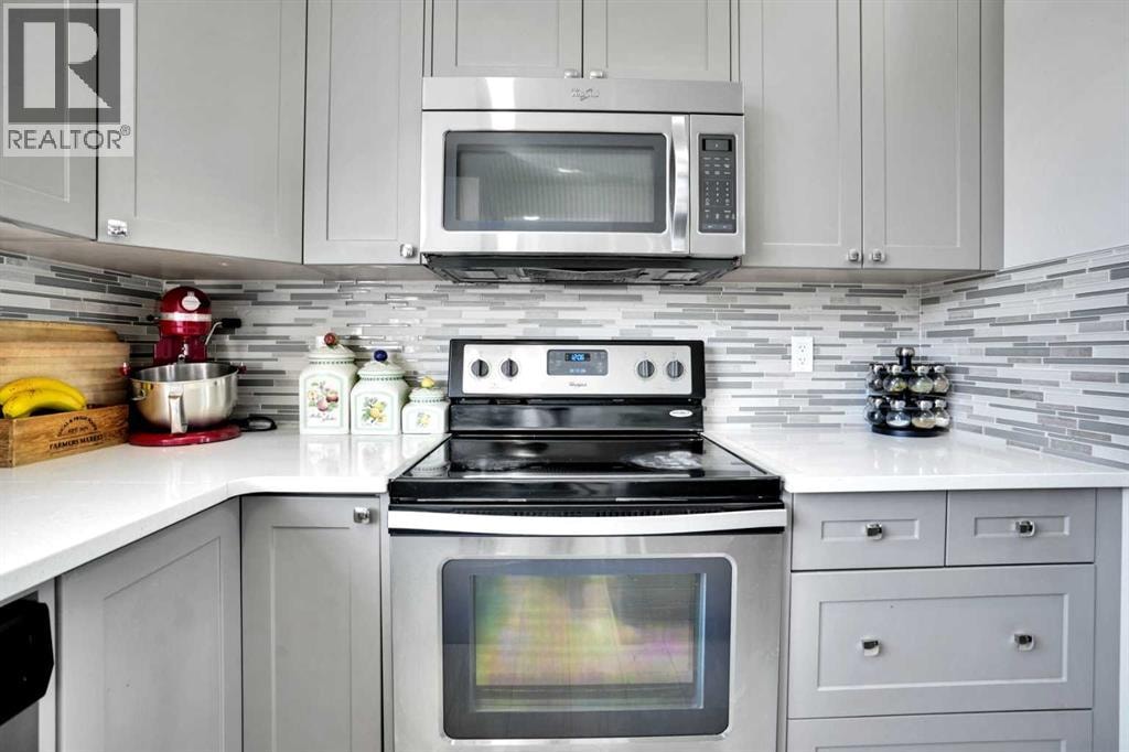 215 Savanna Parade NE — photo 16