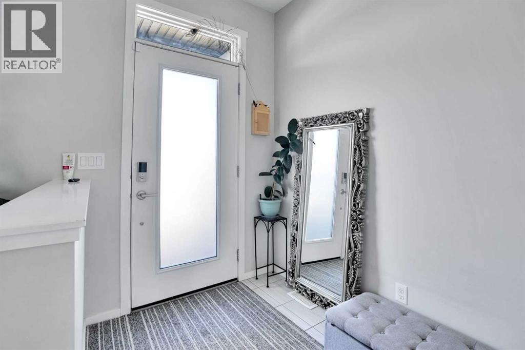 215 Savanna Parade NE — photo 2