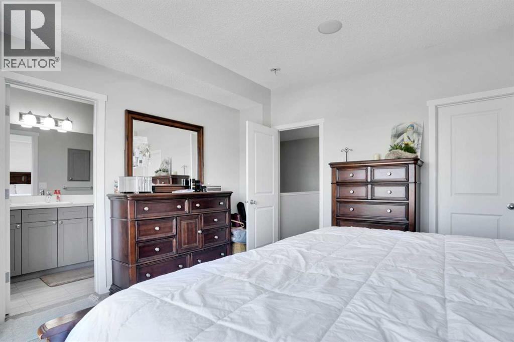 215 Savanna Parade NE — photo 28