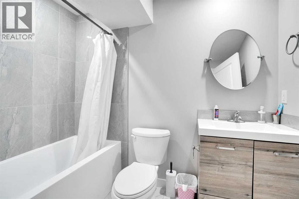215 Savanna Parade NE — photo 7