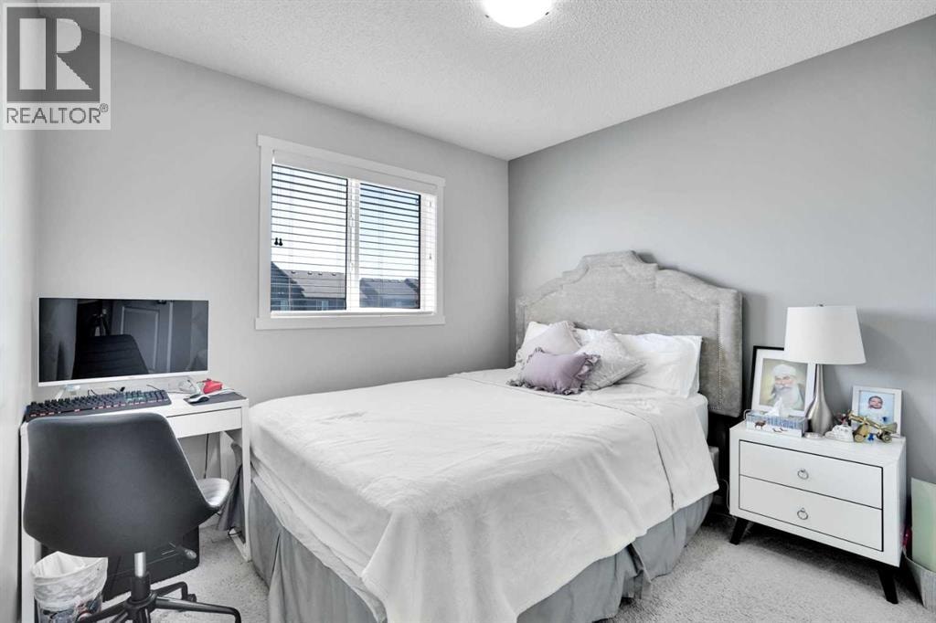 215 Savanna Parade NE — photo 24