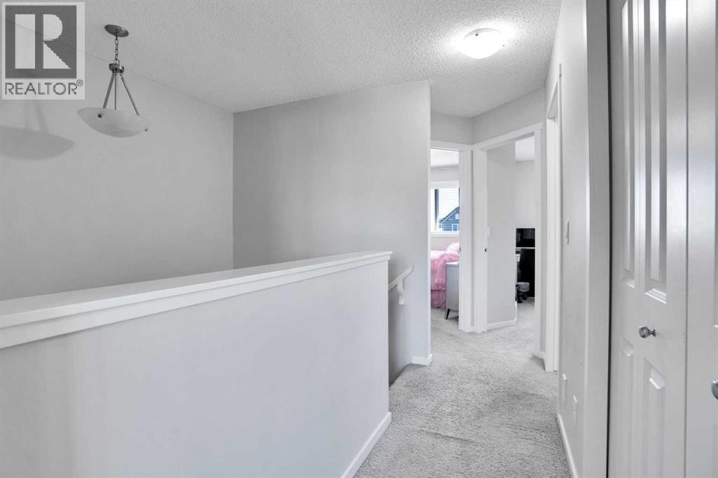 215 Savanna Parade NE — photo 26