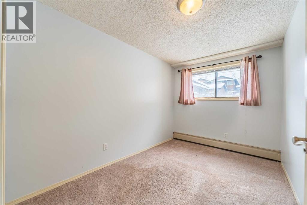 135 27 Avenue NE — photo 25