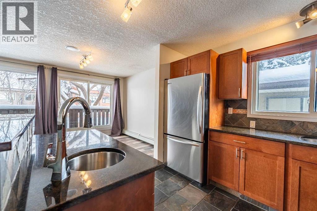135 27 Avenue NE — photo 8