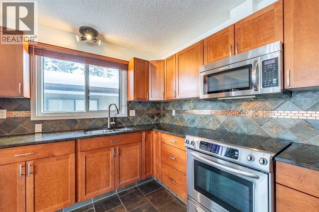 135 27 Avenue NE — photo 7