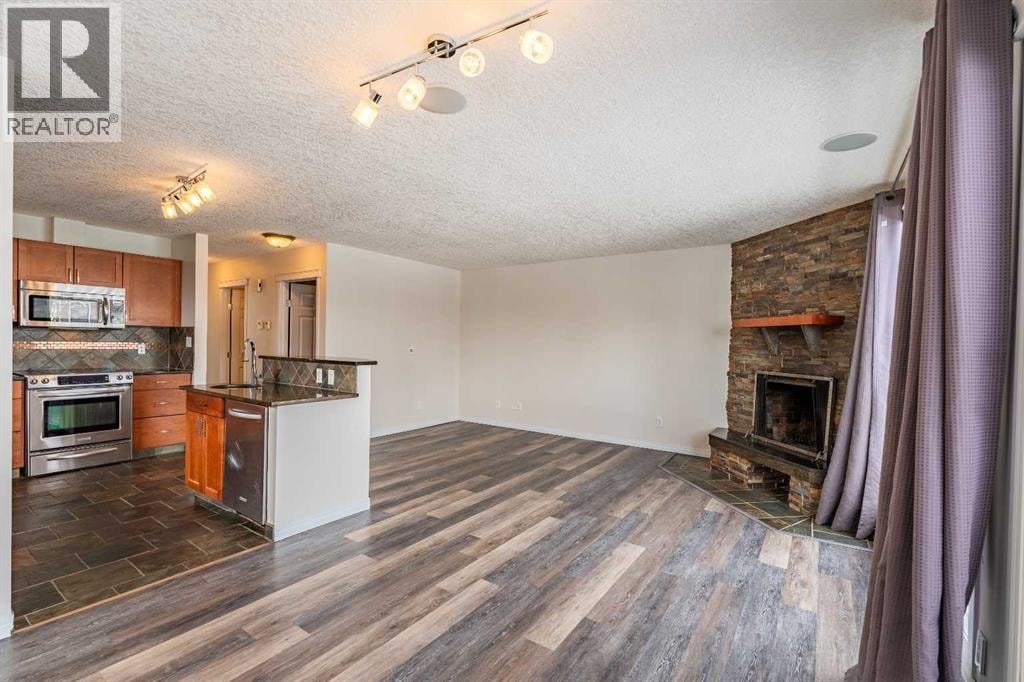 135 27 Avenue NE — photo 4