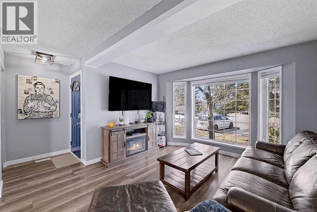339 Coverdale Court NE — photo 3