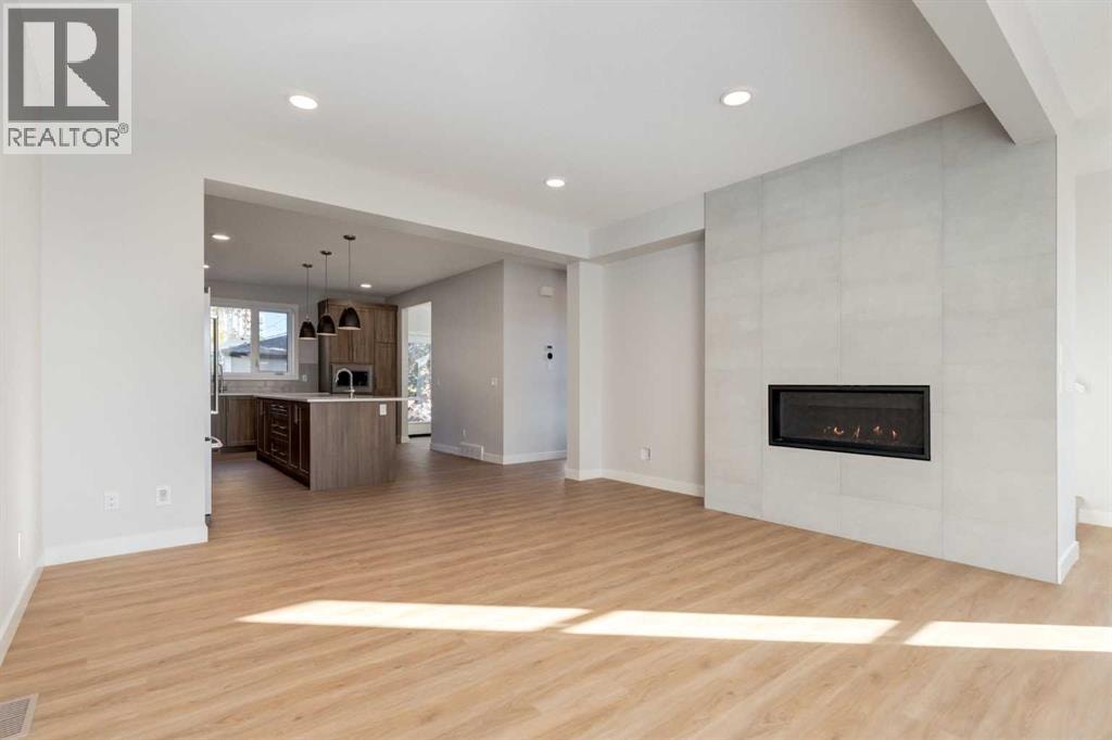 2516 21 Avenue SW — photo 8