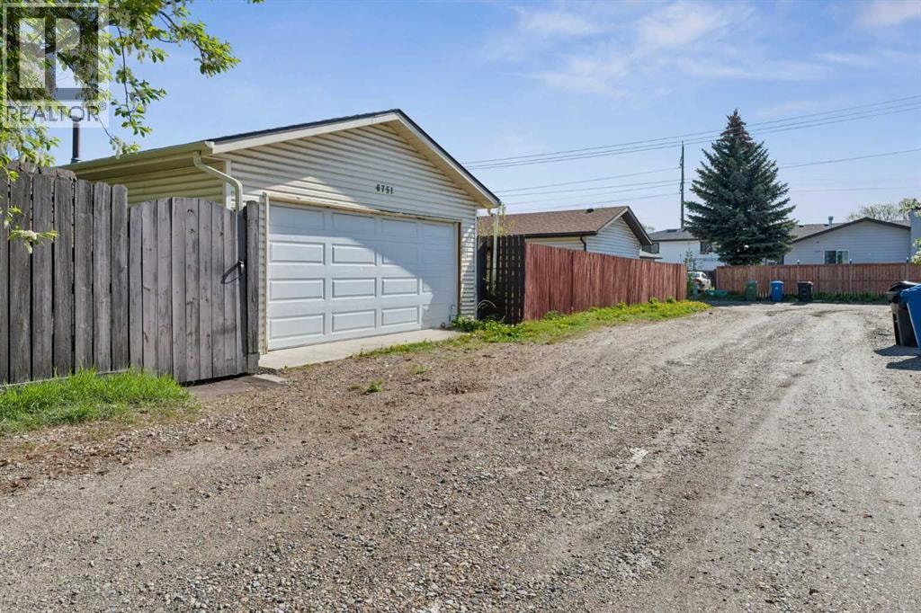 6751 34 Avenue NE — photo 35
