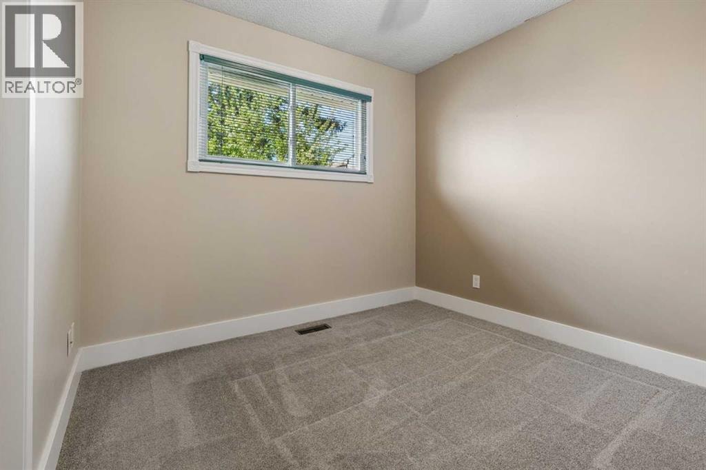 6751 34 Avenue NE — photo 15