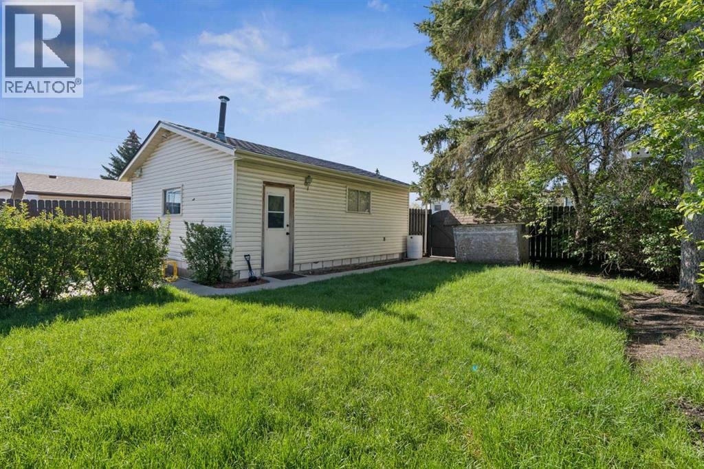 6751 34 Avenue NE — photo 34