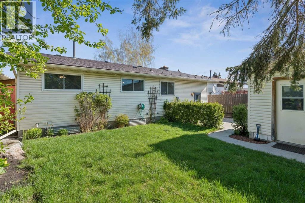 6751 34 Avenue NE — photo 33