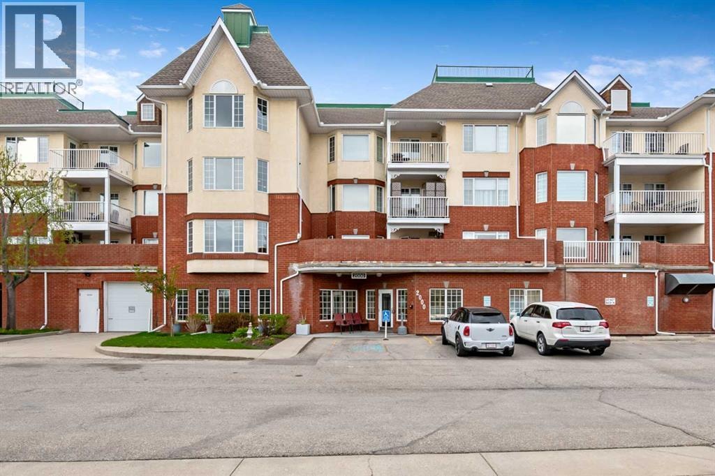 2206, 2206 Sienna Park Green SW — photo 2