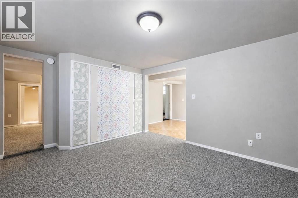 714 17 Avenue NW — photo 24