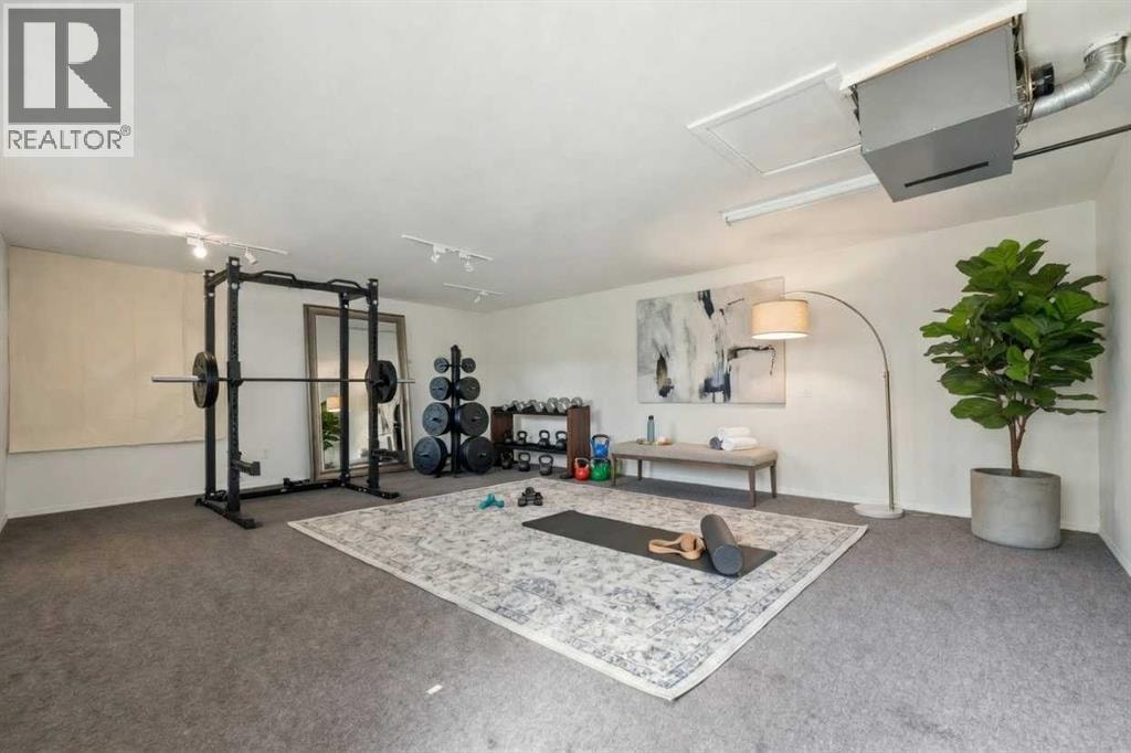 714 17 Avenue NW — photo 30