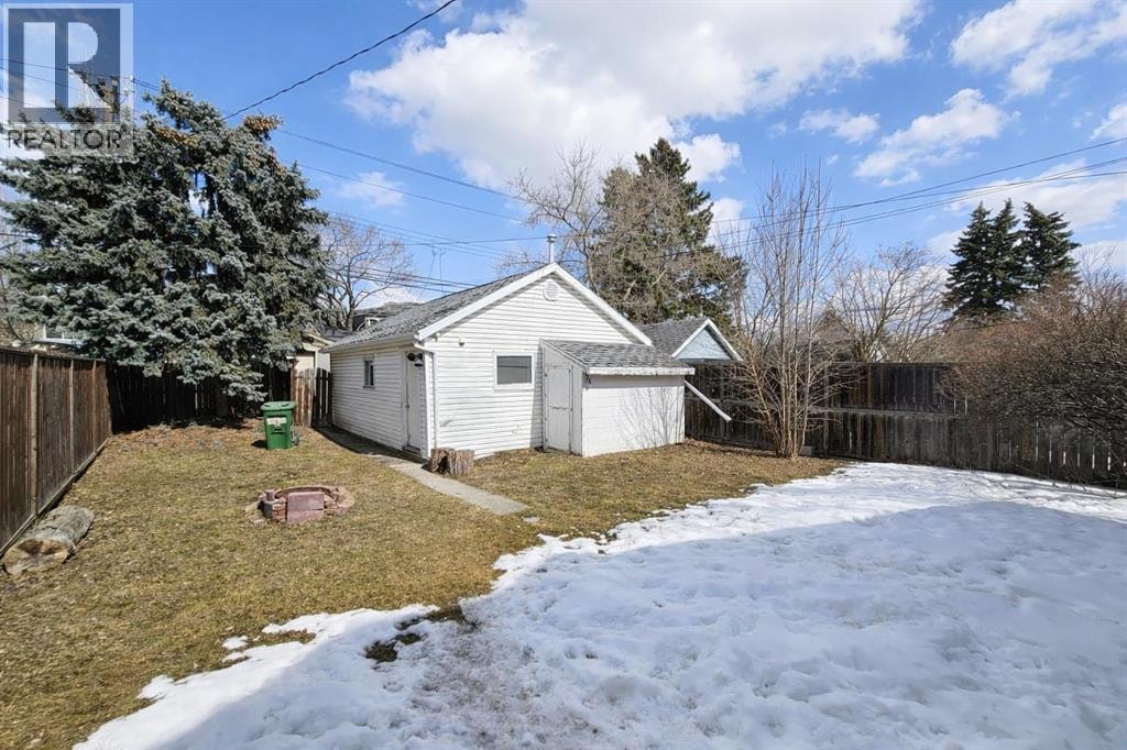 714 17 Avenue NW — photo 31