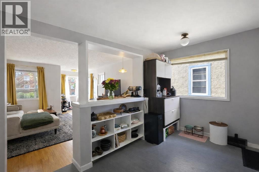 714 17 Avenue NW — photo 10