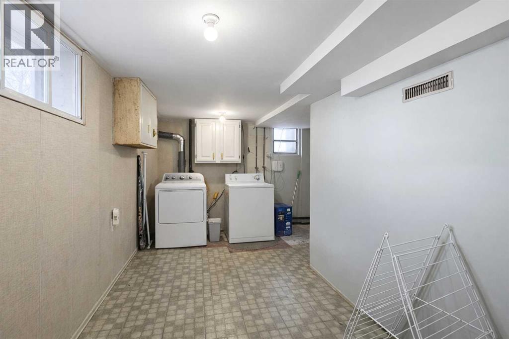 714 17 Avenue NW — photo 27