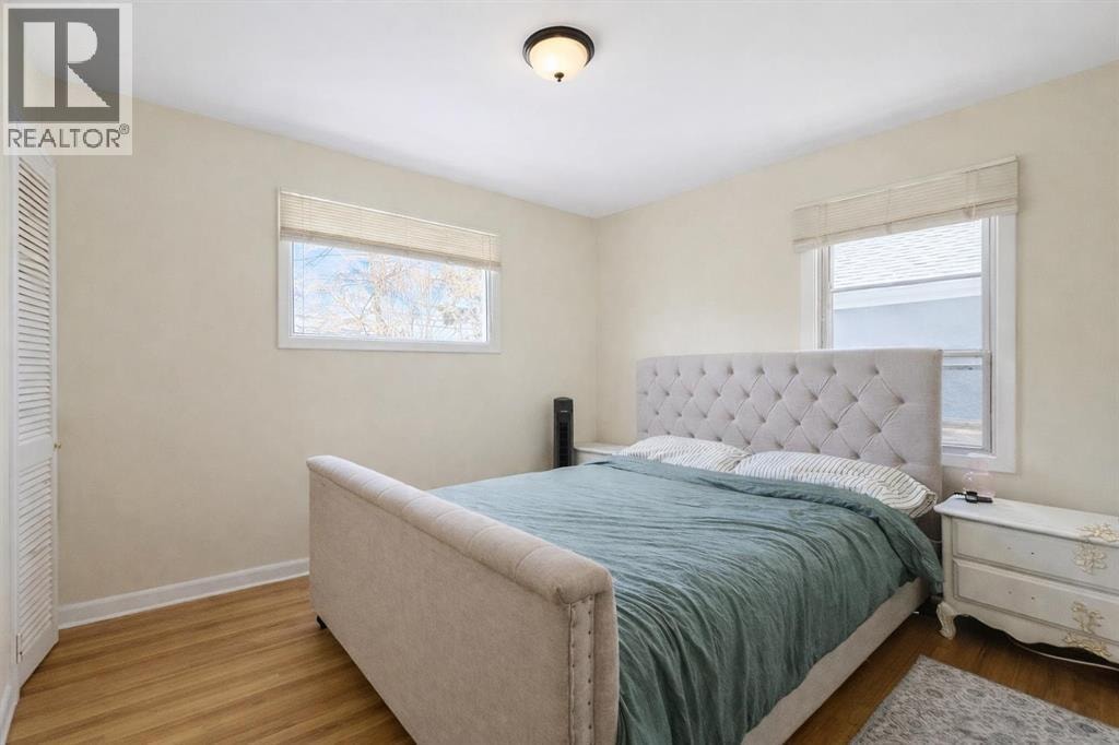 714 17 Avenue NW — photo 13