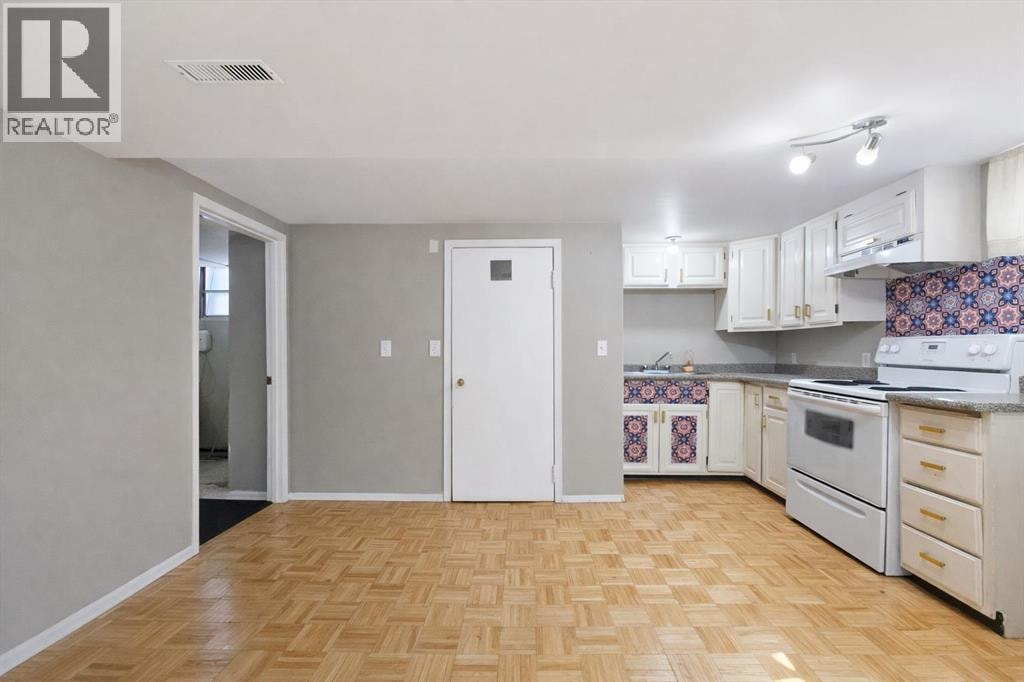 714 17 Avenue NW — photo 20