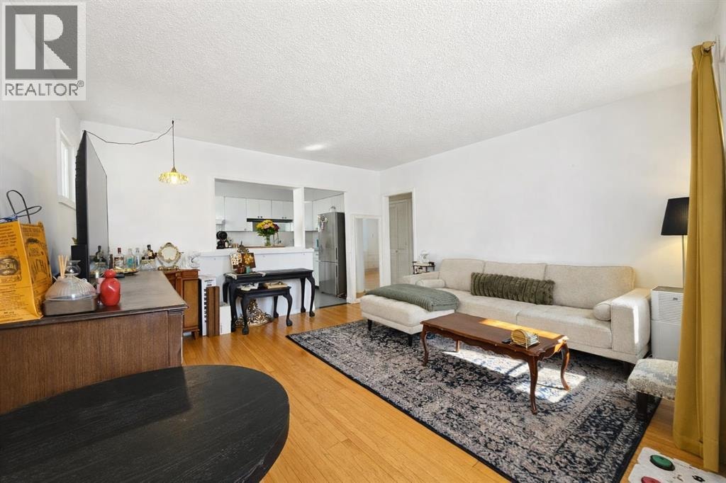 714 17 Avenue NW — photo 5