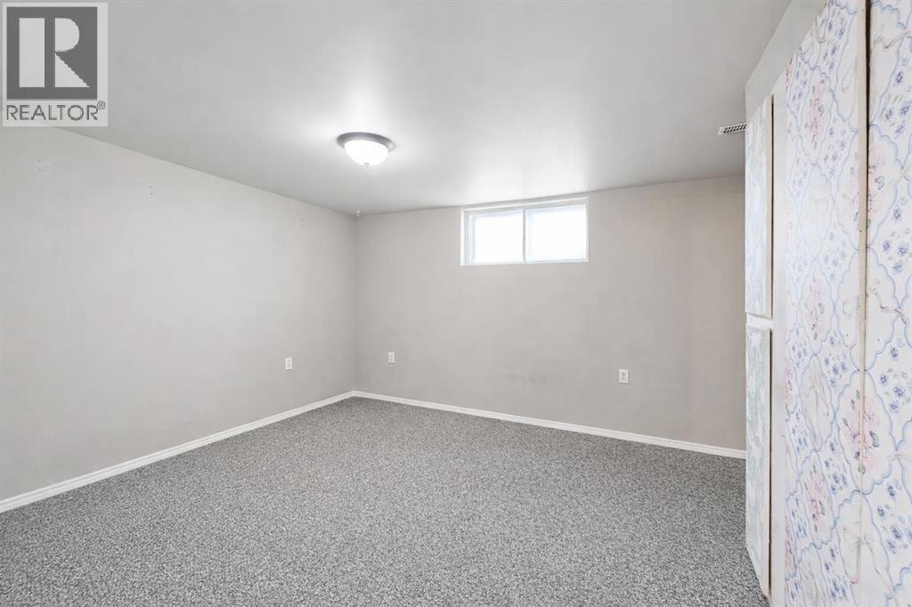 714 17 Avenue NW — photo 22
