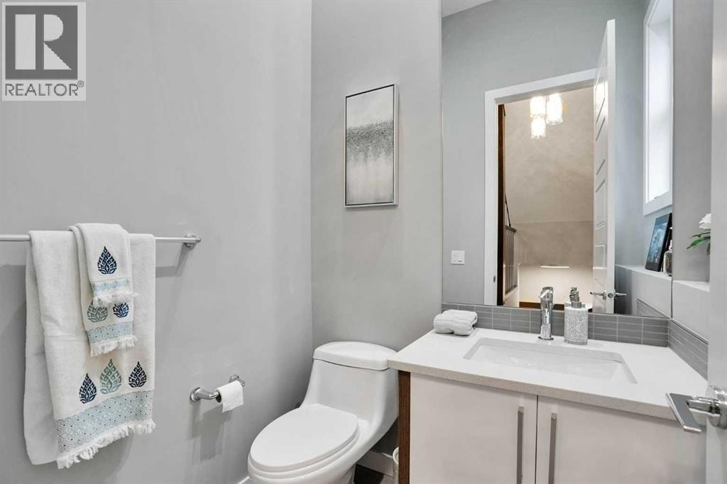4405 20 Avenue NW — photo 12