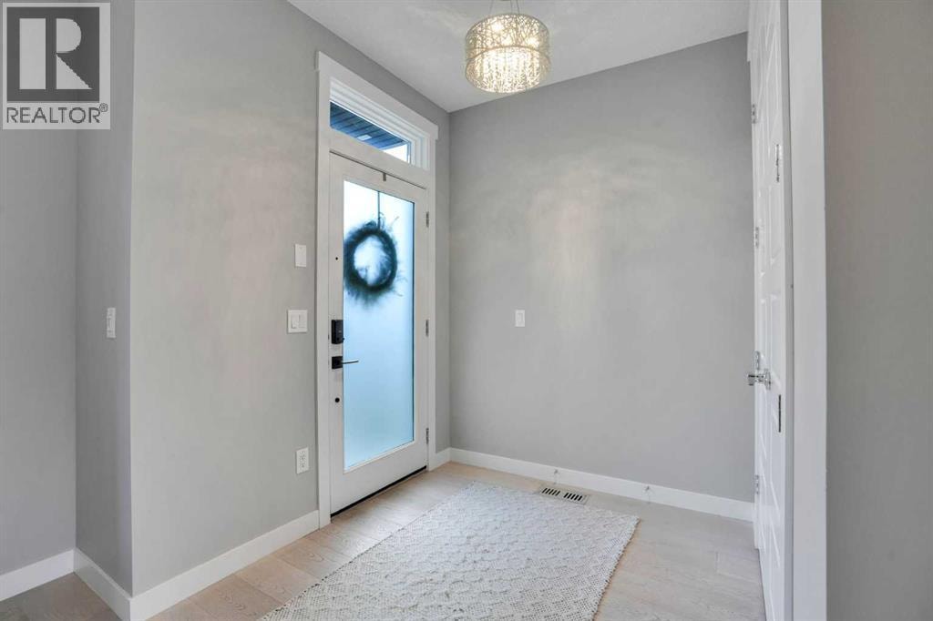 4405 20 Avenue NW — photo 2
