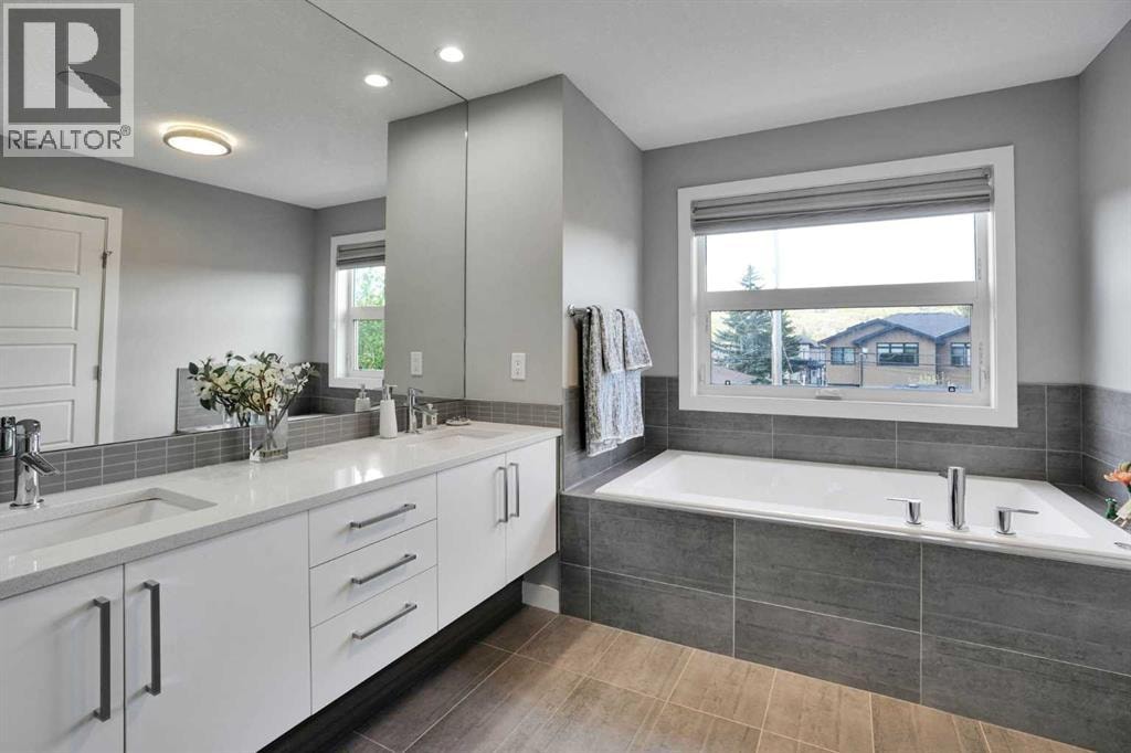4405 20 Avenue NW — photo 35