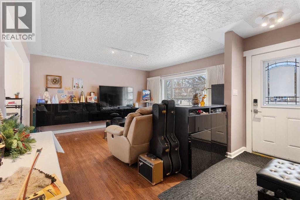 2816 24 Street NW — photo 4