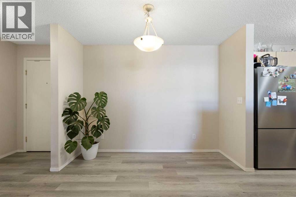 2320, 2371 Eversyde Avenue SW — photo 16